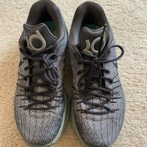 KD basketball shoes